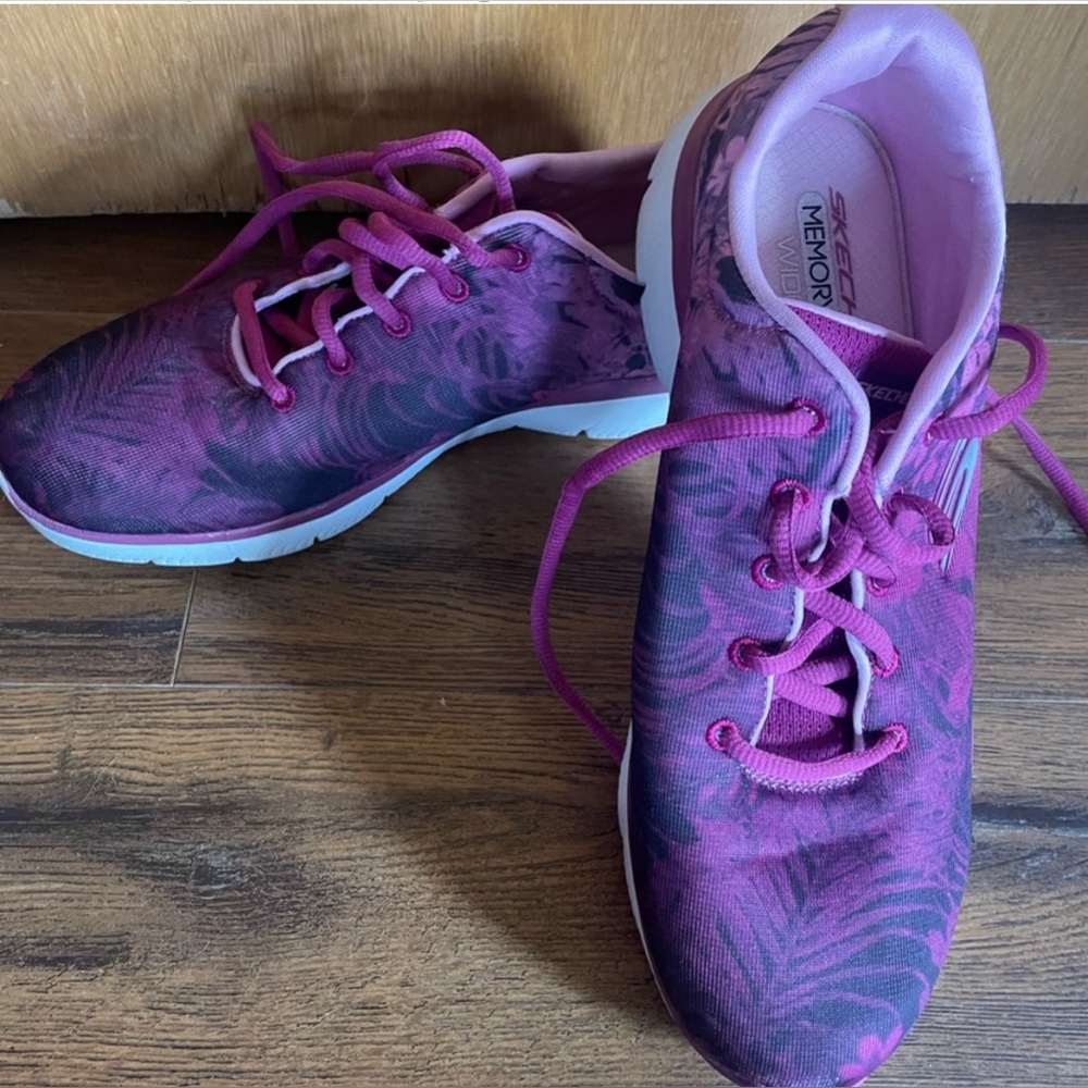 Women’s size 10 sketchers memory foam